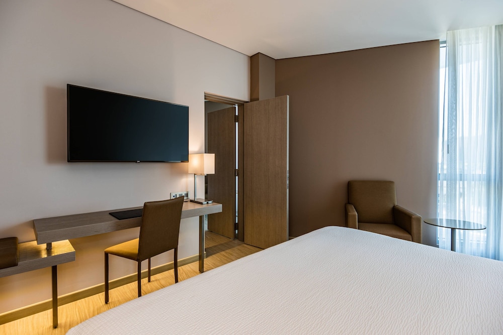 AC Hotel by Marriott Santa Marta 15/65