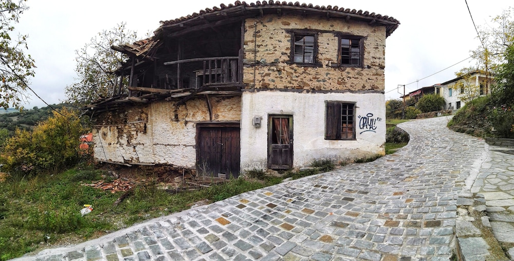 Viraggas Traditional Hotel 44/50