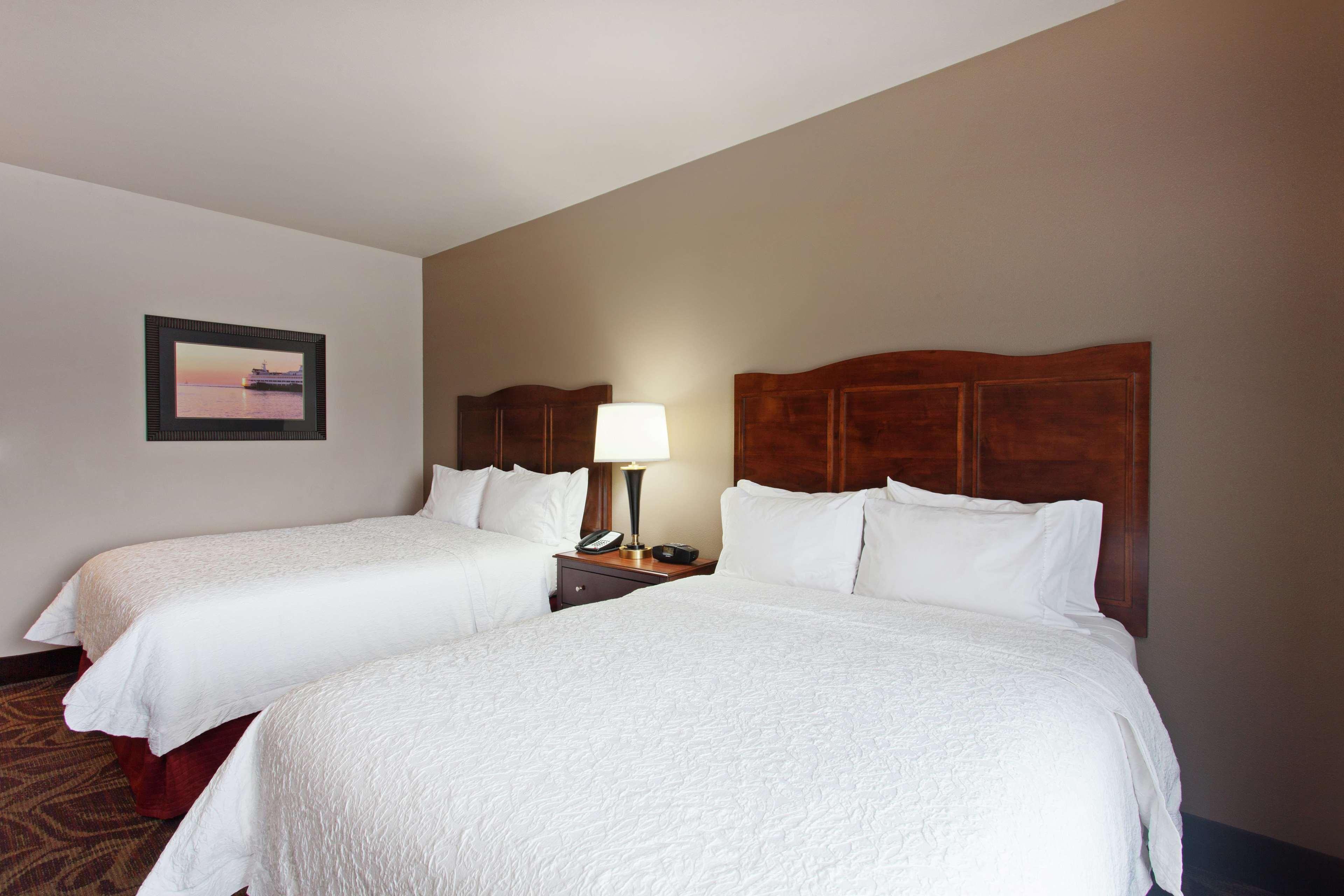 Room, 2 Queen Beds, Water View
