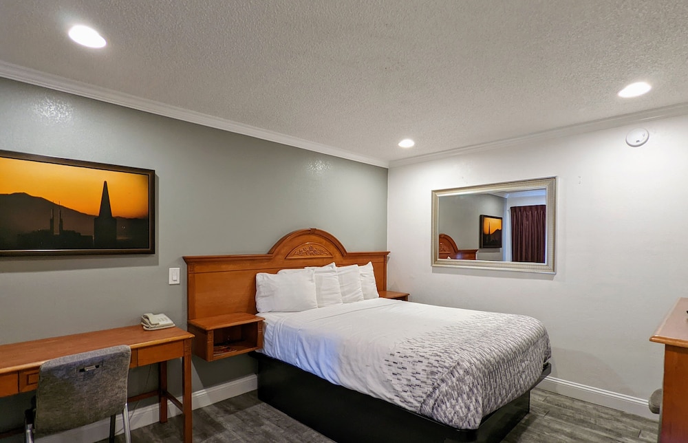 Deluxe Inn 16/50