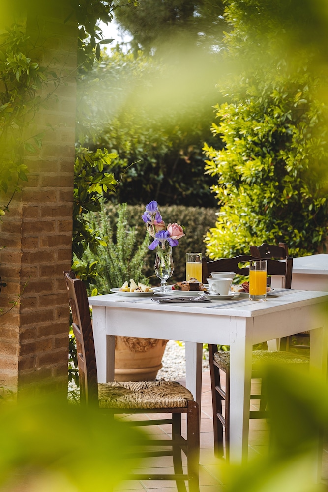 Si Montalcino Hotel & Restaurant 62/68