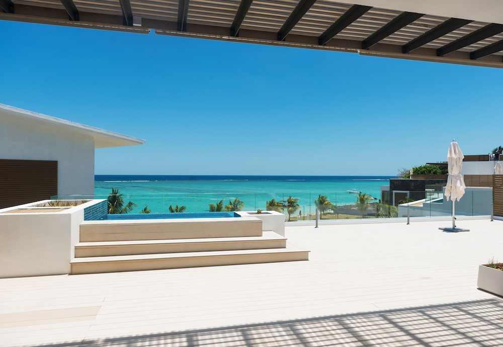 Cap Ouest by Horizon Holidays 8/74