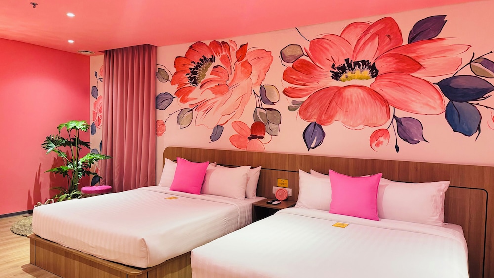 Yellow Bee Resort Cililitan 17/50