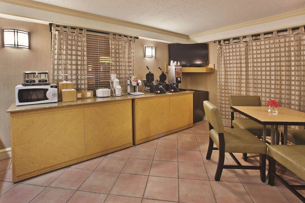 La Quinta Inn Savannah Midtown 30/32