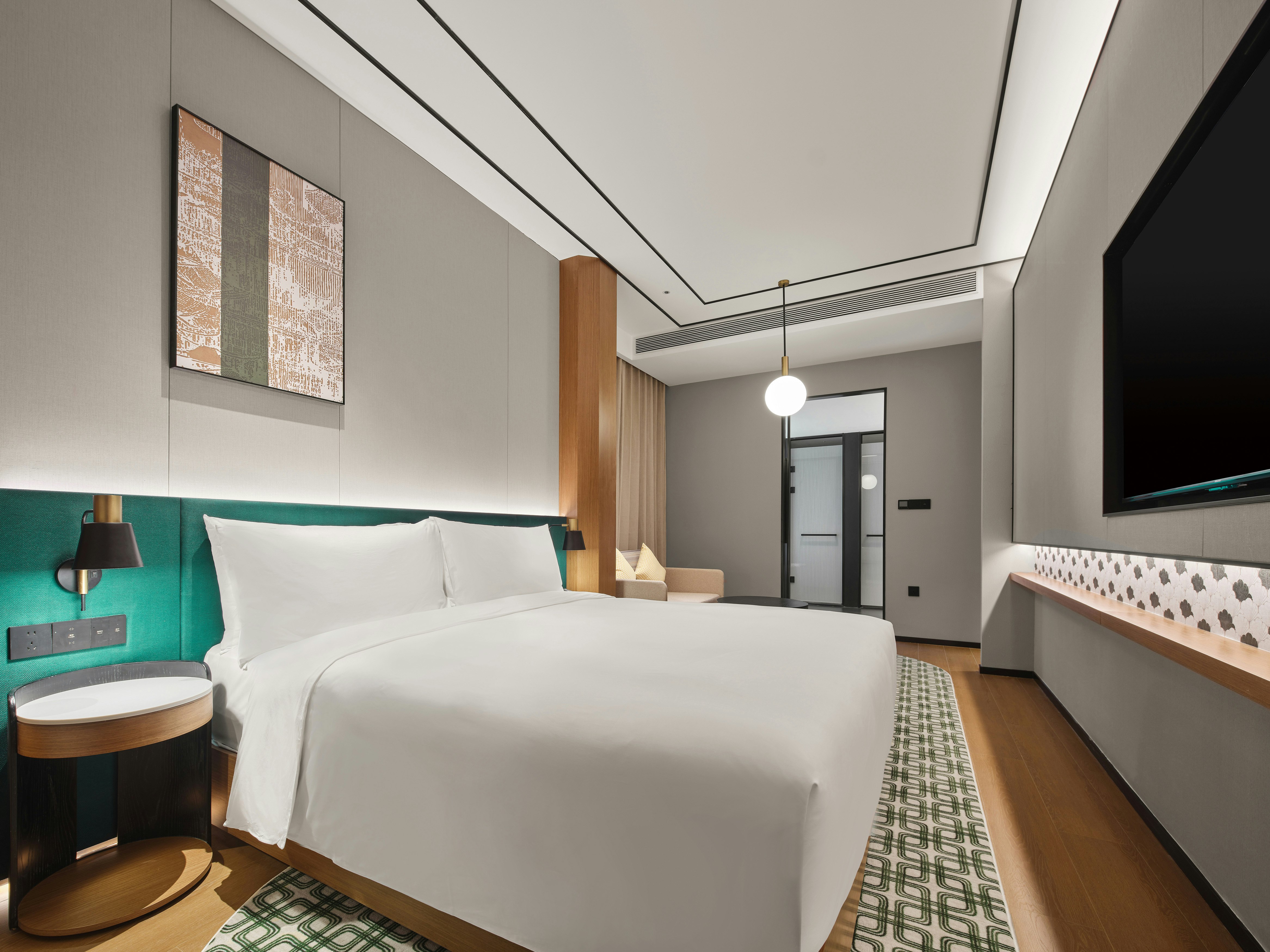 DELUXE, SUITE, KING BED