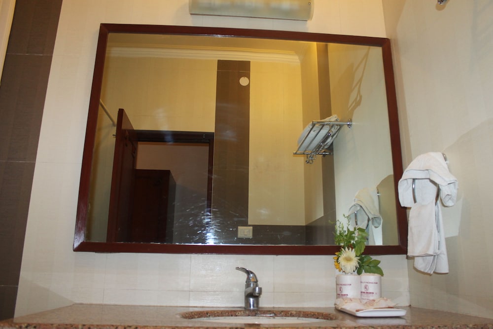 Hotel Sujata 7/64