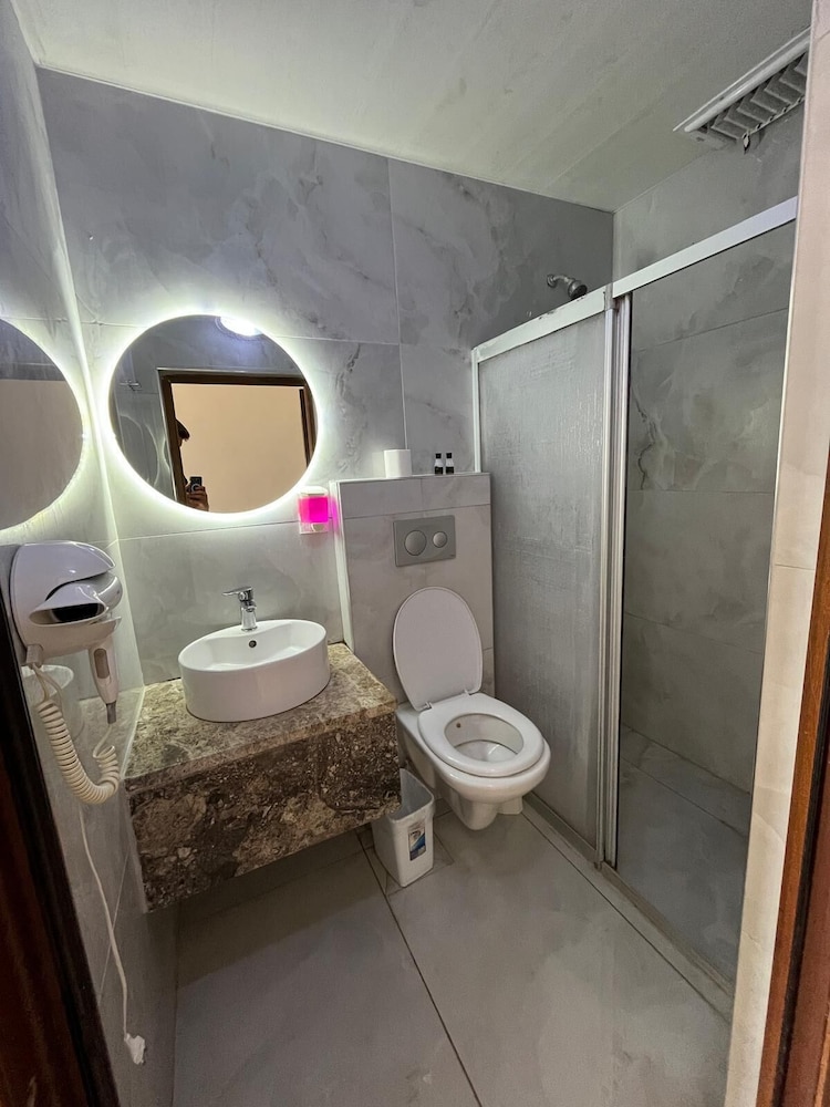 Peri Hotel 38/39