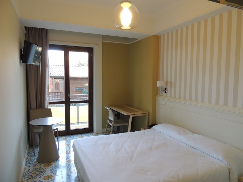 Hotel Zeus Pompei 18/50