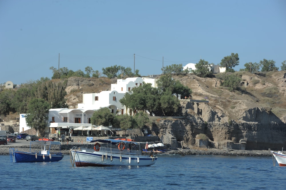 Akrotiri Hotel 38/50