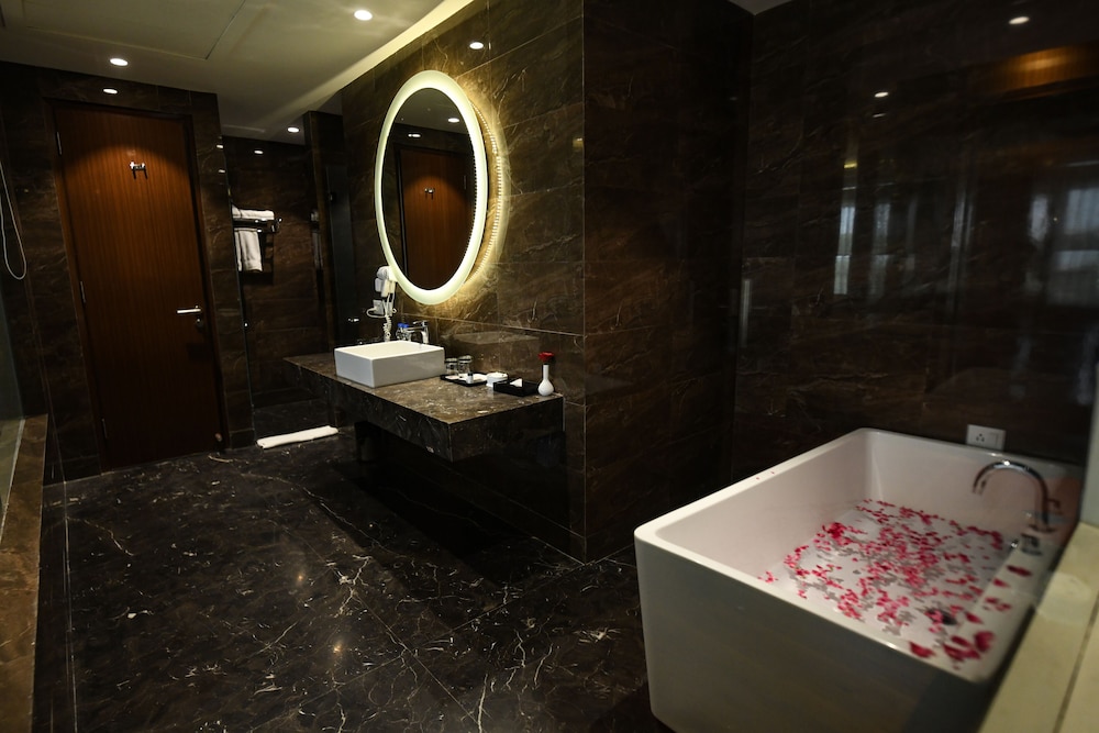 Stardom Hotels & Resort 47/48