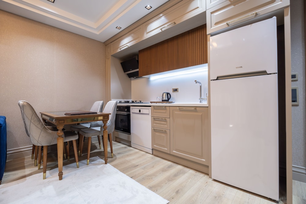Elysium Deluxe Suites 6/50
