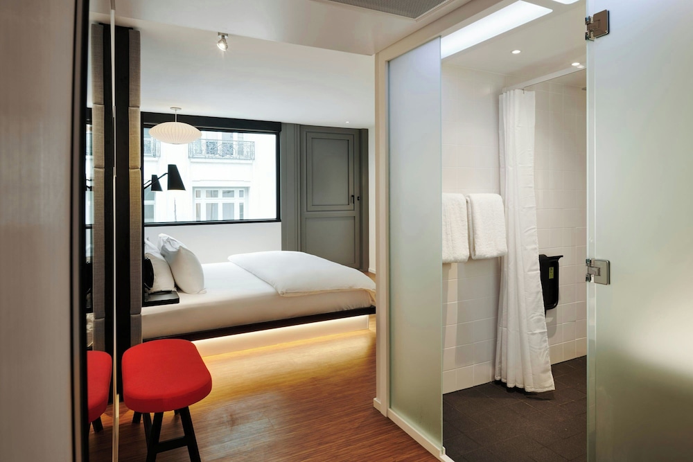 غرفة بسرير كينج لذوي الإعاقة، CitizenM Paris Opera 4/8