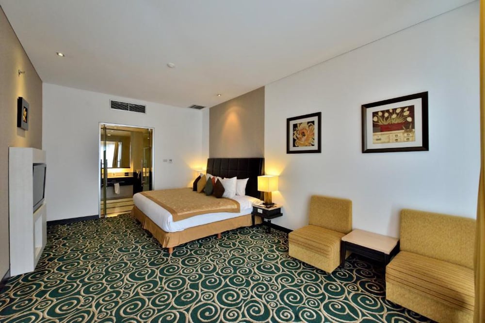 Golden Flower Hotel 30/49