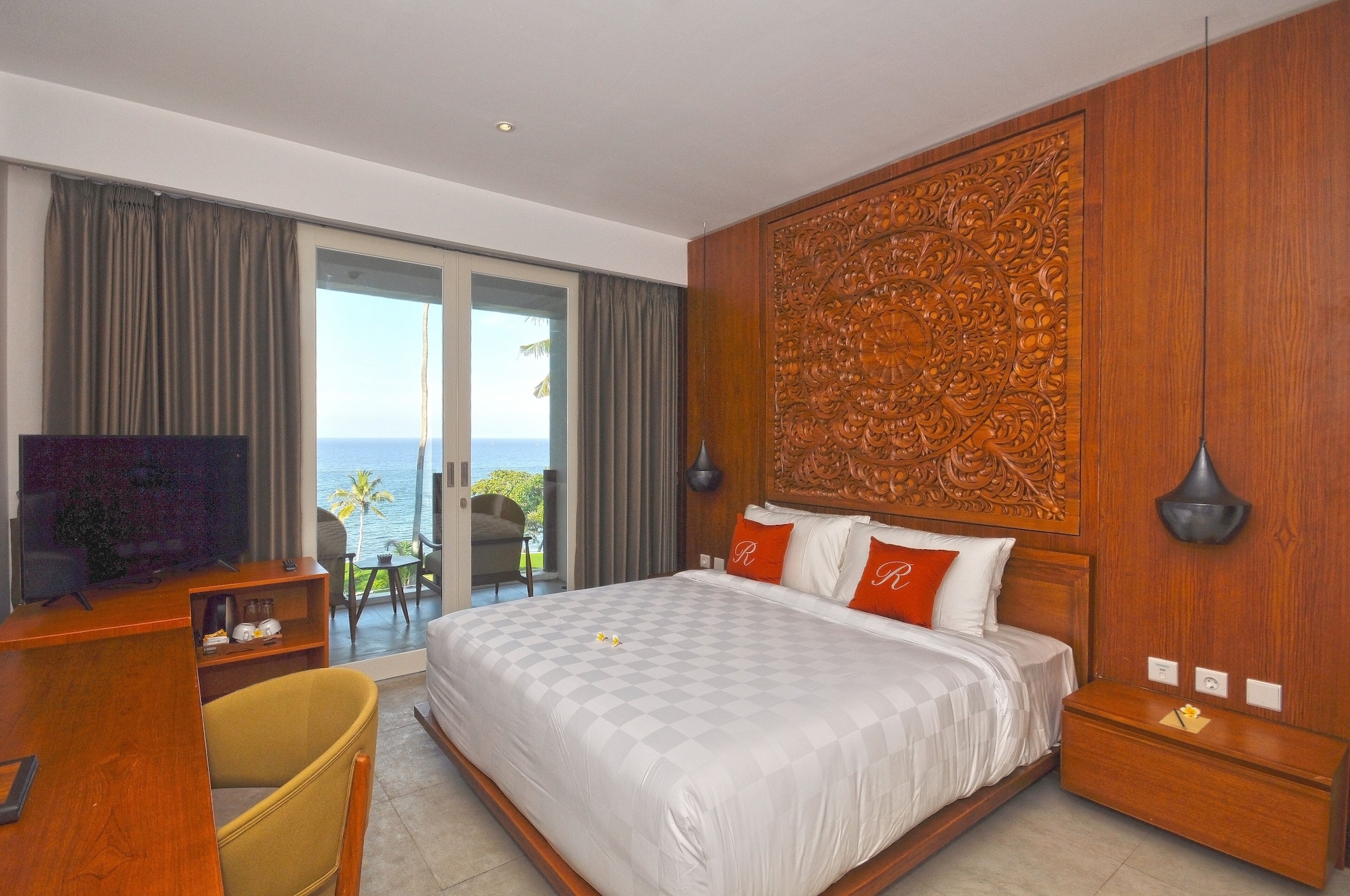 Ocean, Deluxe, Queen Bed