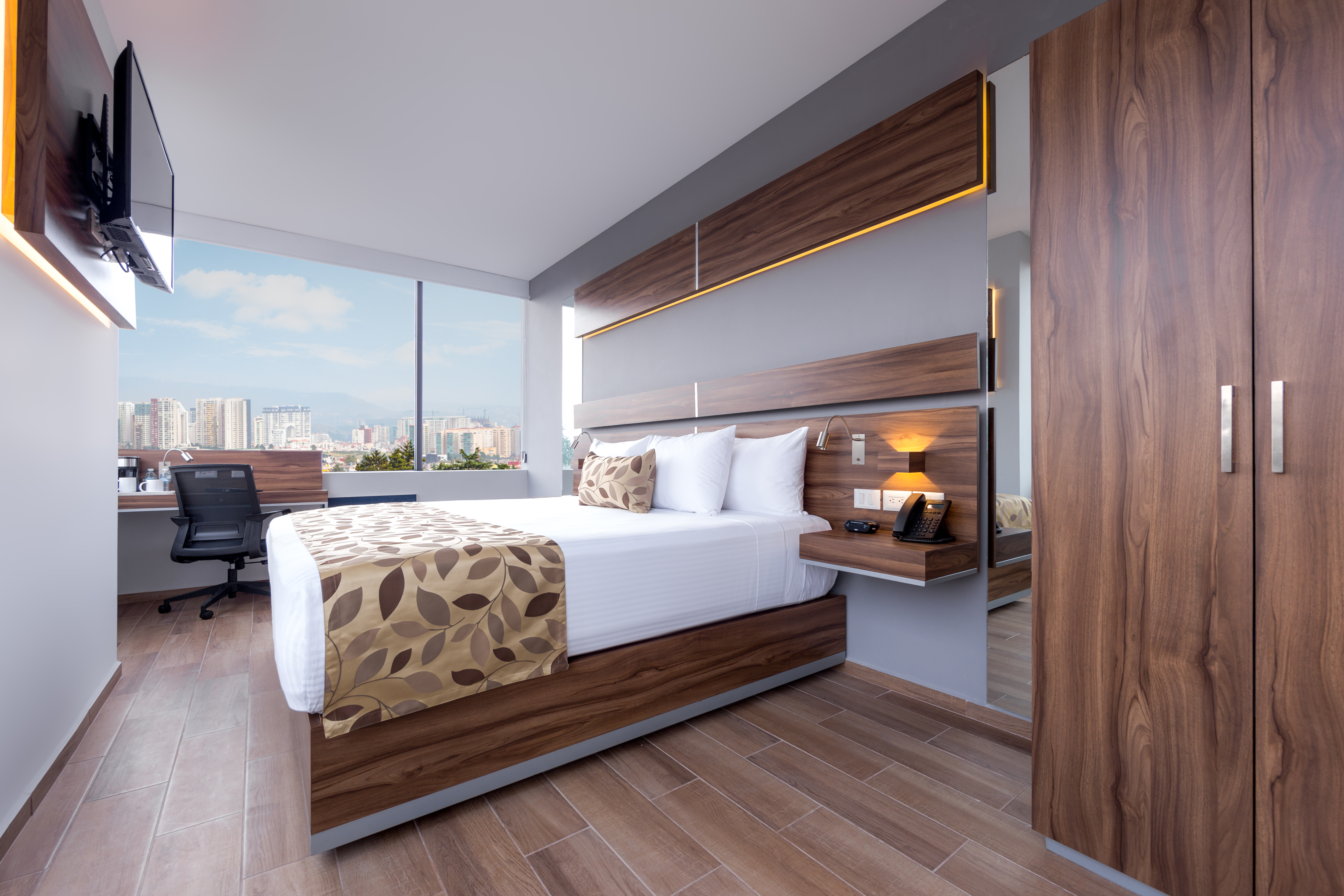 ROOM, KING BED