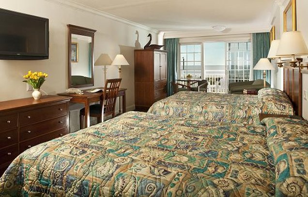 La Mer Beachfront Inn 37/38