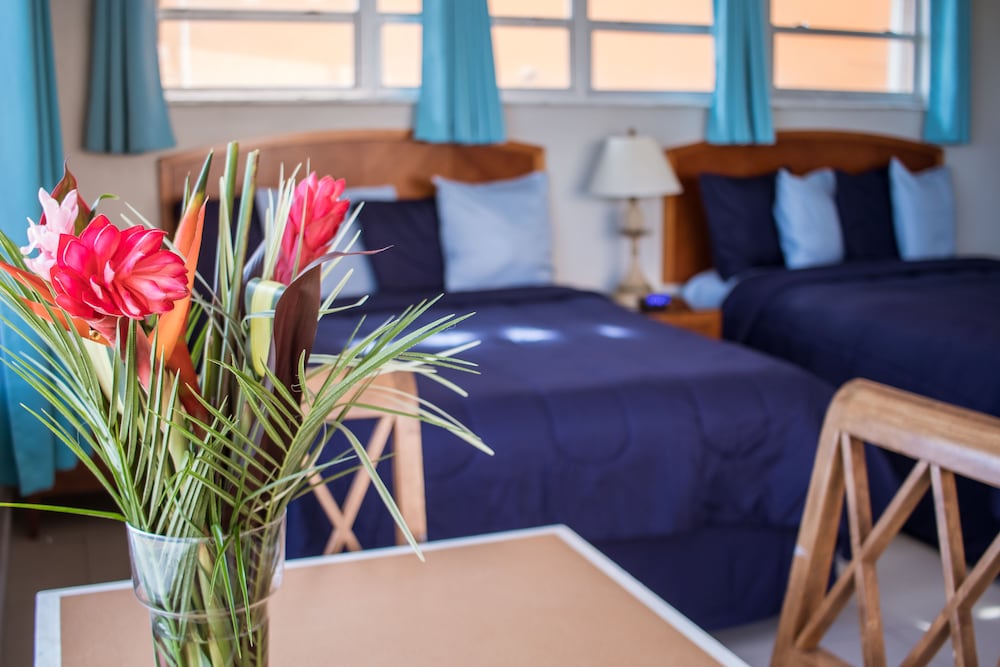 Riptide Oceanfront Hotel 46/72