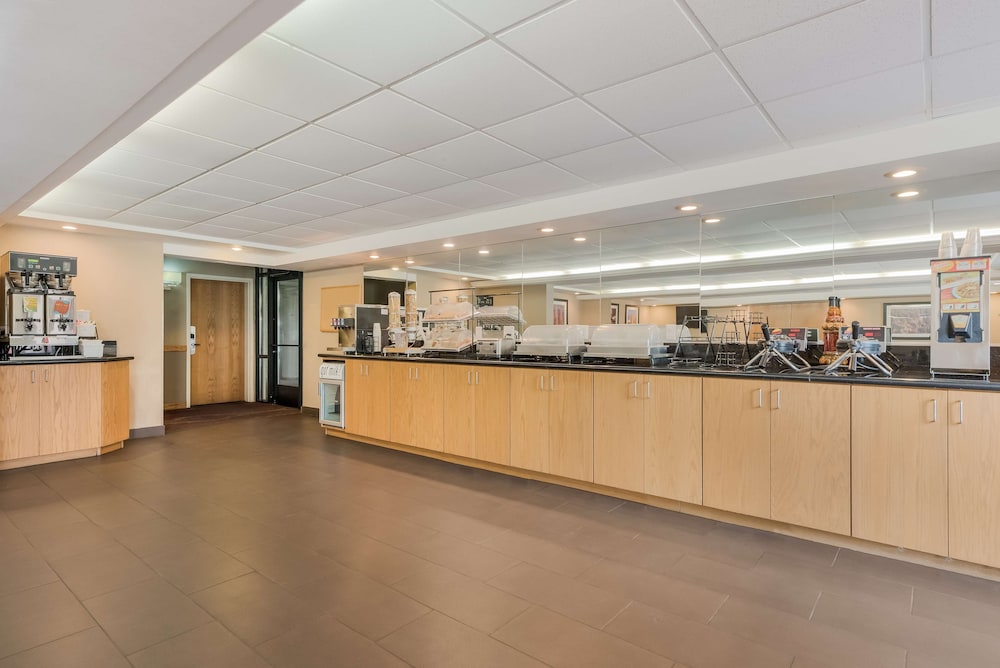 Town & Country Inn 2/50