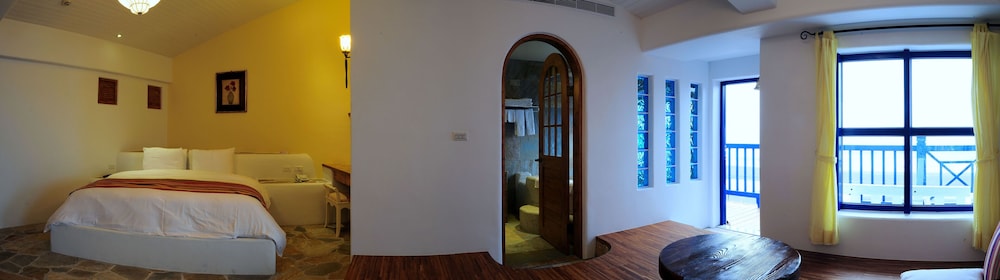 Chateau Villa 8/33