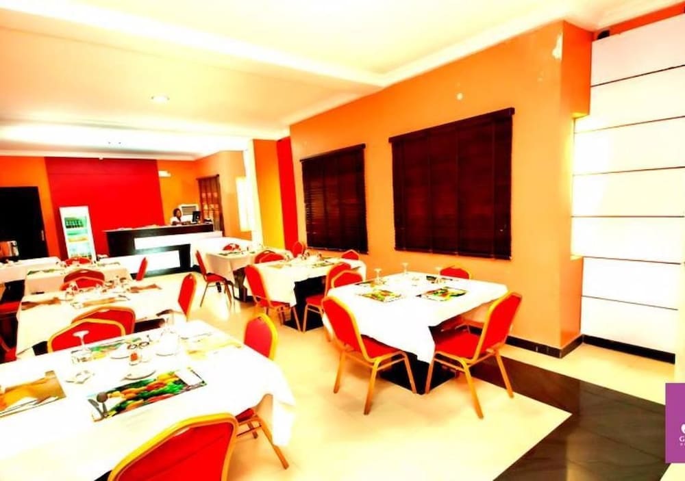 Grace Manor Hotels And Suites 17/23
