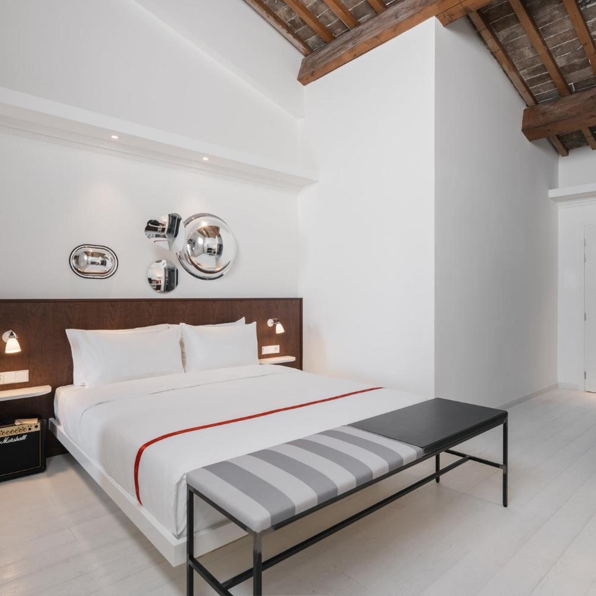Wow, King Bed