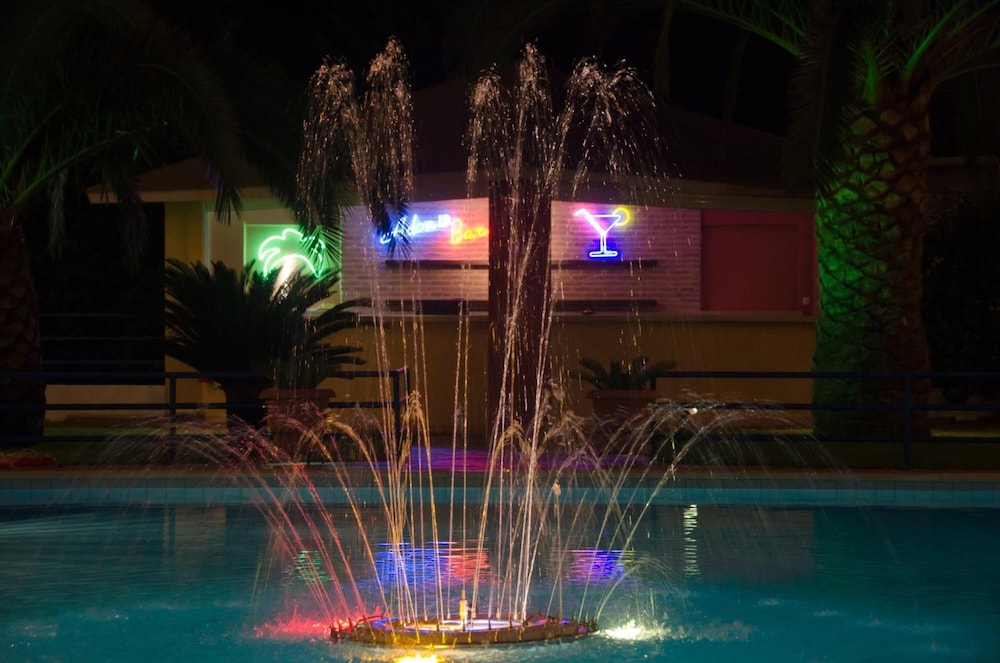 Adonis Hotel 31/57