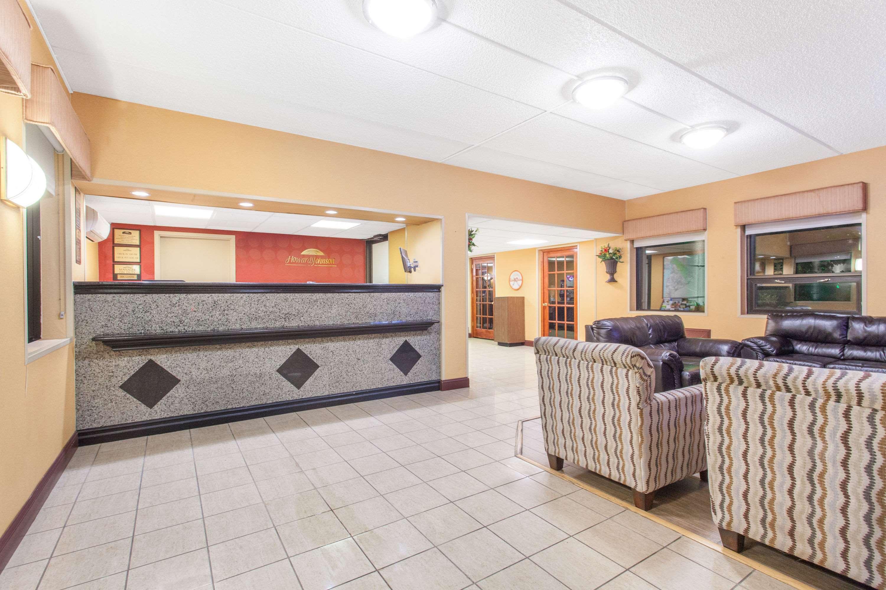 Howard Johnson By Wyndham Suffern 2/13