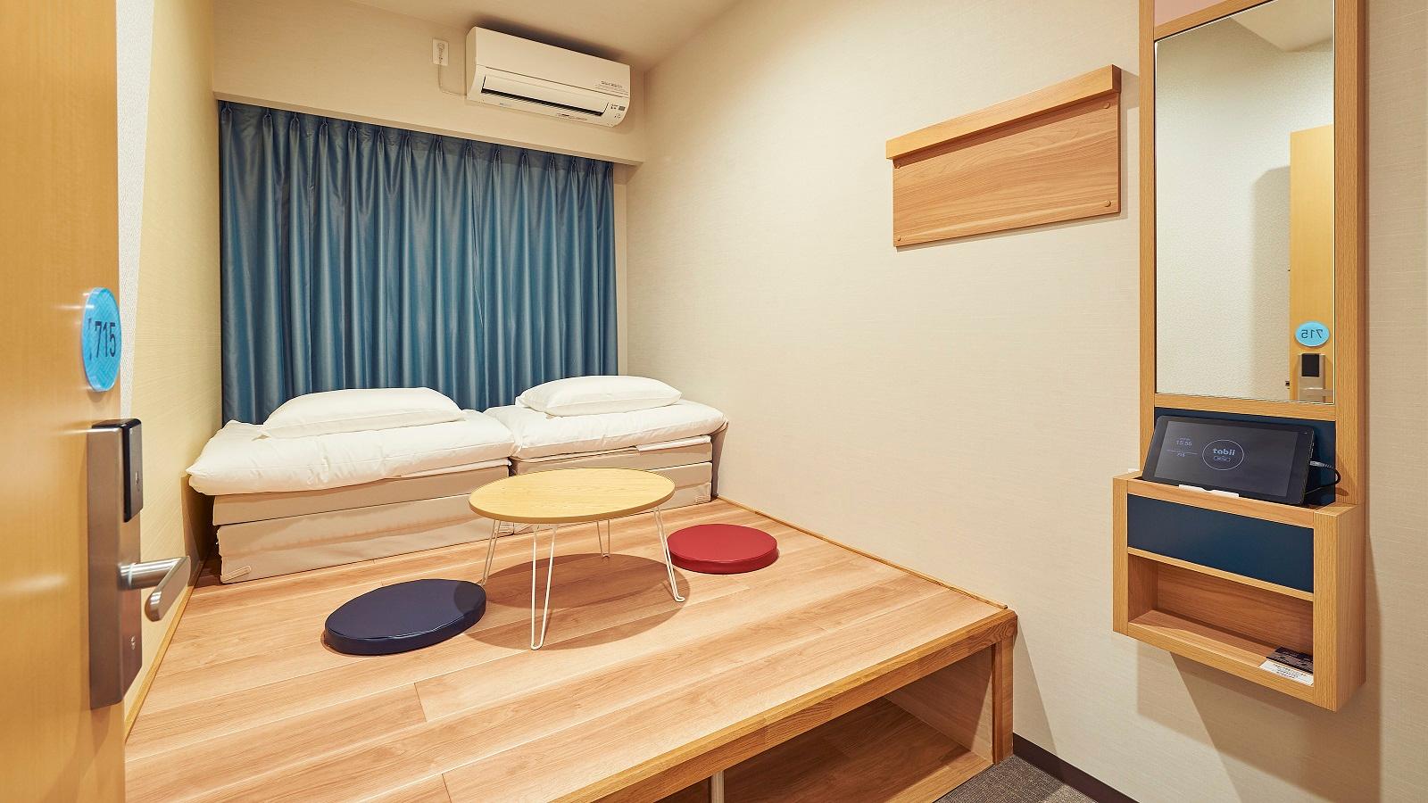 Hollywood, Economy, Twin Beds
