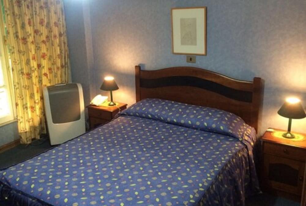 ROOM, DOUBLE BED