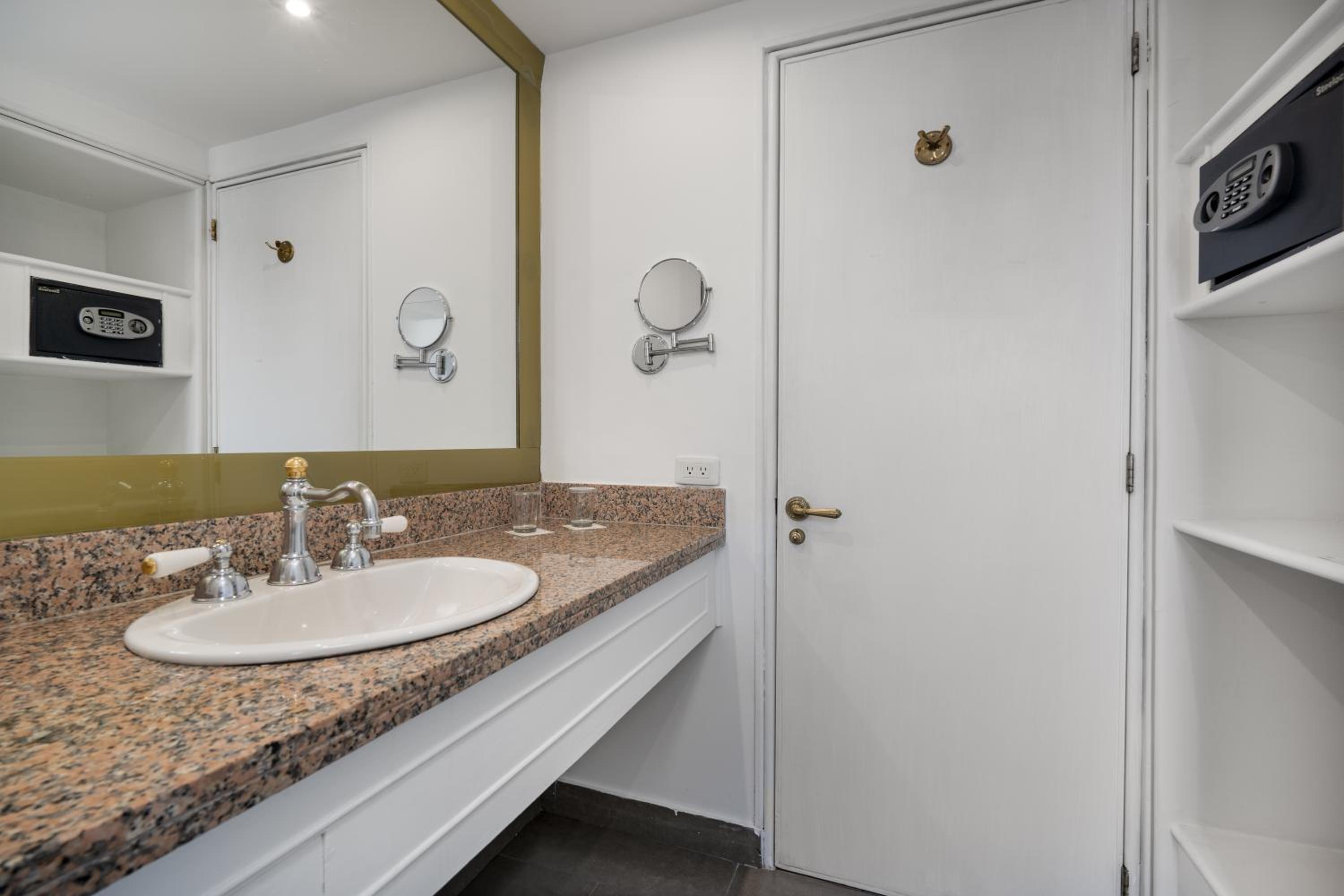 غرفة بسريرين منفصلين، Hotel Le Manoir Bogota 8/10