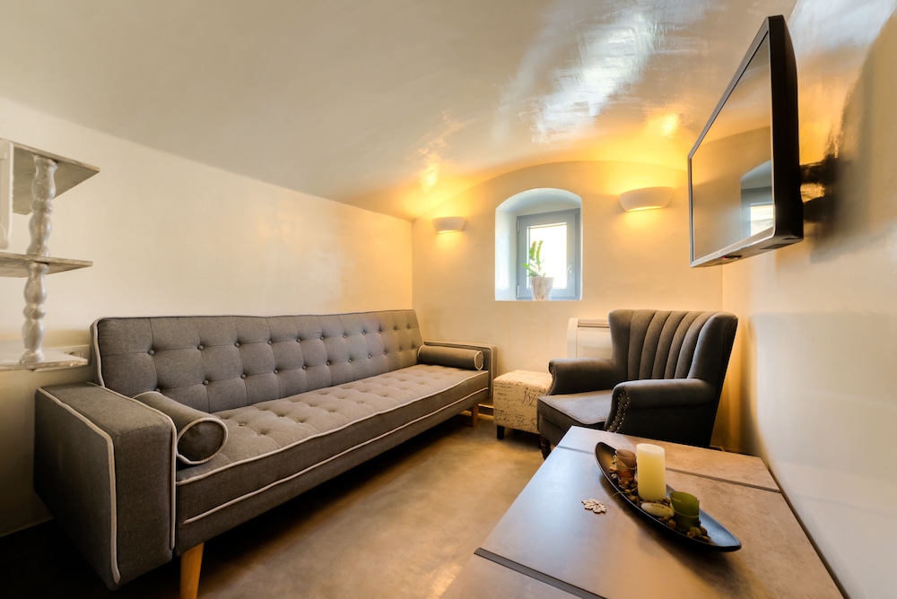Pasithea Suites Santorini 44/60