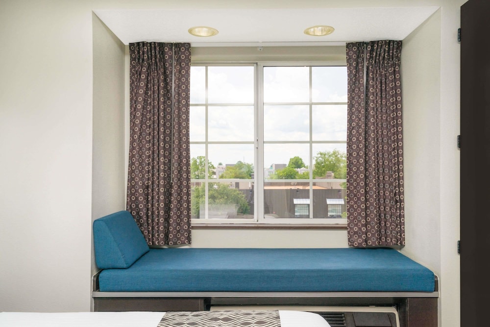 Microtel Inn & Suites by Wyndham Bowling Green 20/30
