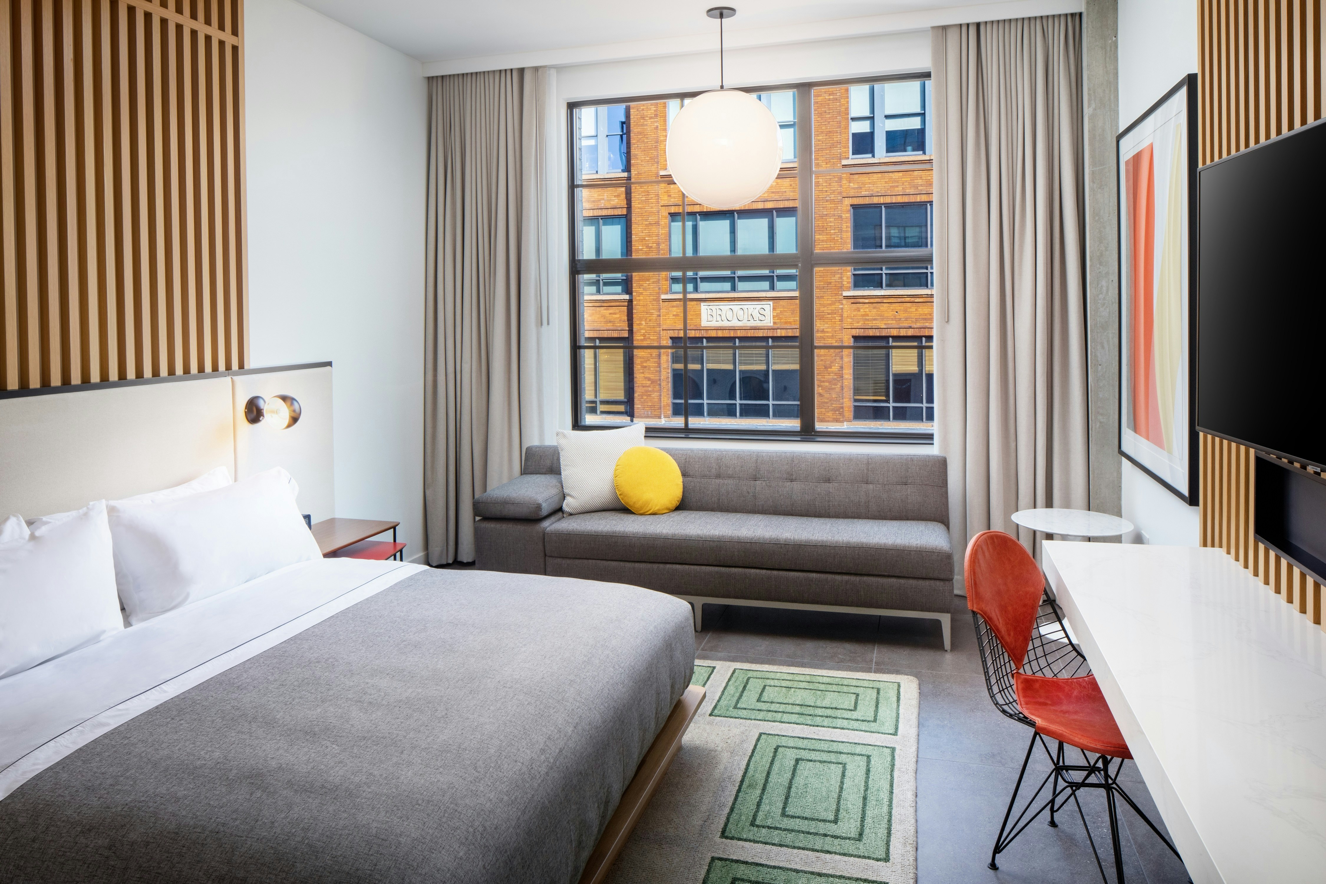 ROOM, KING BED, ACCESSIBLE
