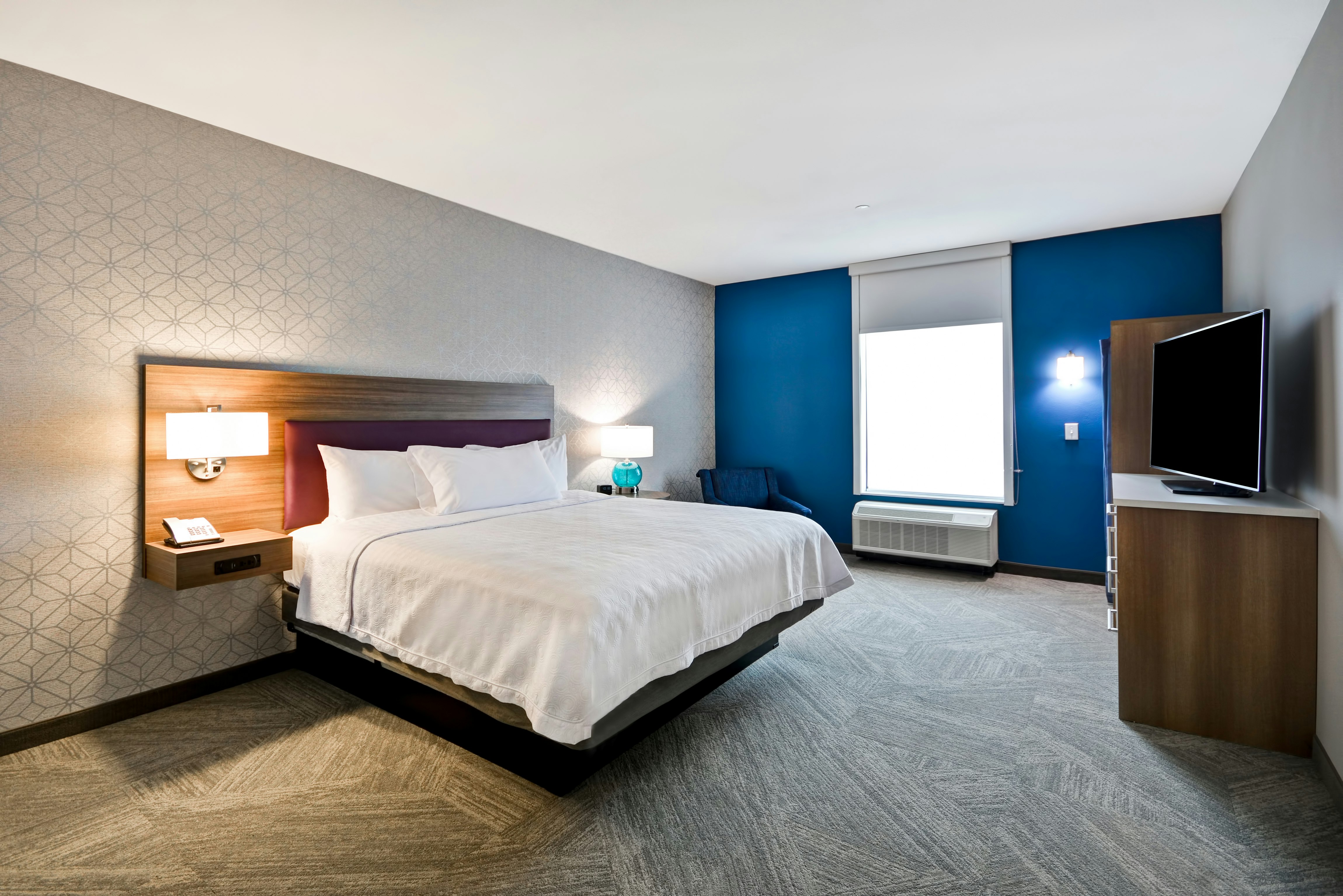 SUITE, KING BED, ACCESSIBLE