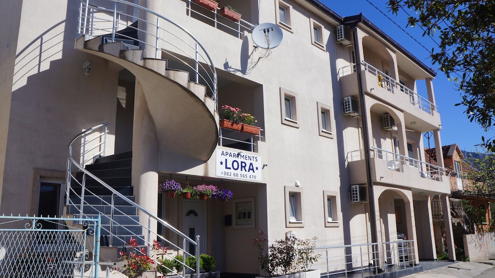 Apartments Lora 2/50