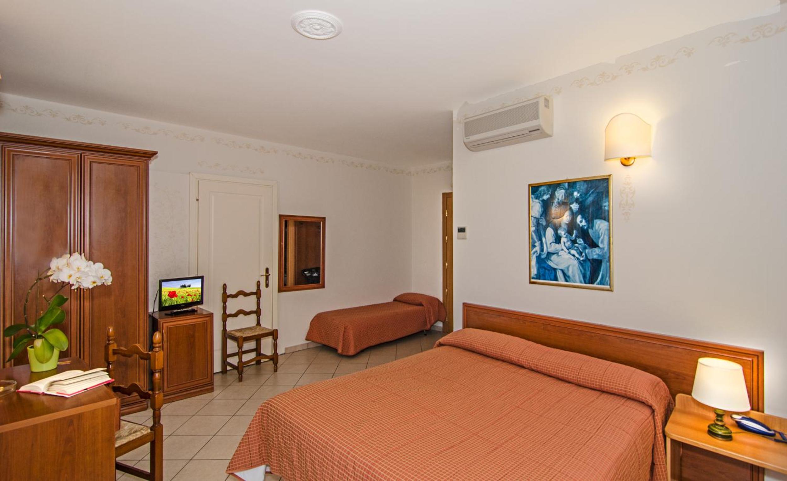HOTEL VILLA OMBROSA 31/52