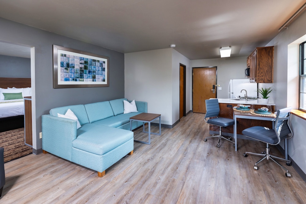 Extended Stay Airport 26/50