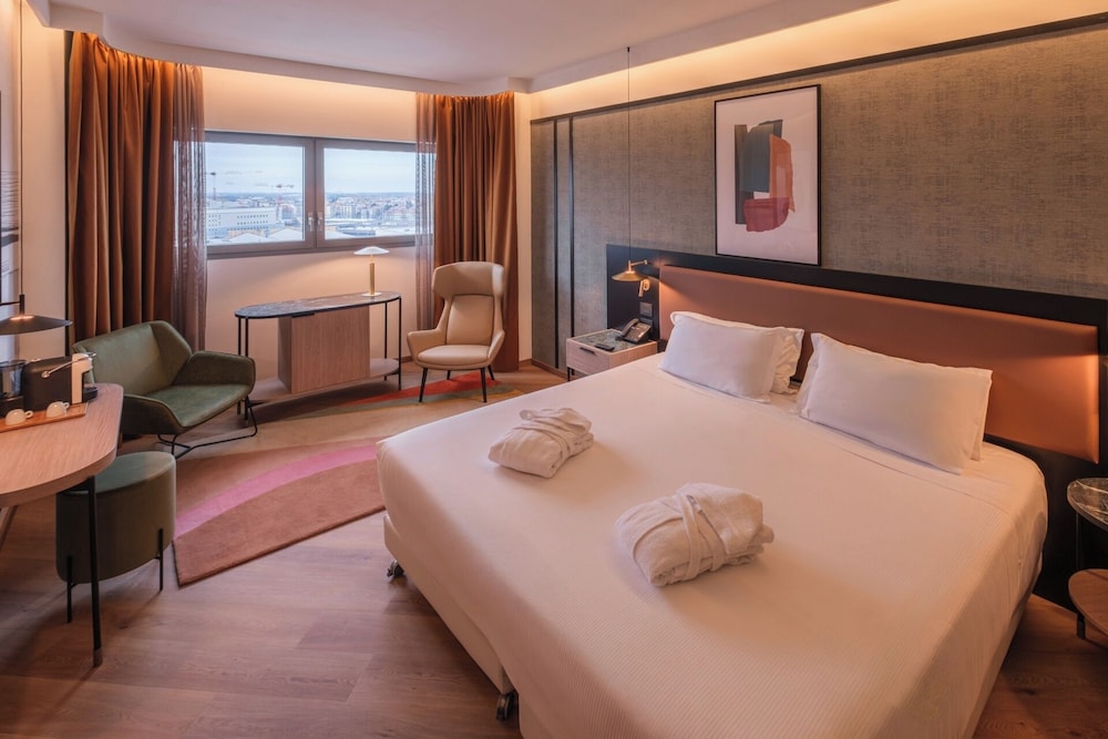 DELUXE, SINGLE, DOUBLE BED, CITY VIEW