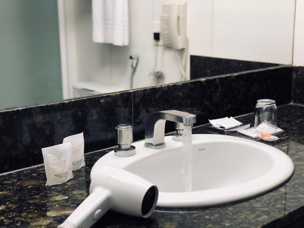 Boulevard Express Hotel 10/30