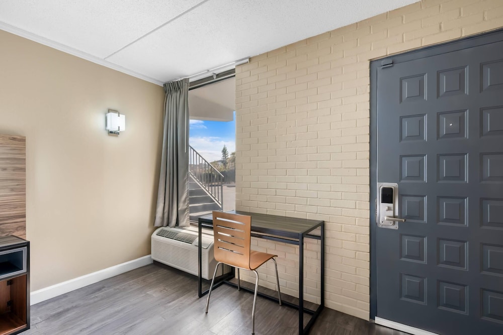 Rodeway Inn Charlotte South 34/52