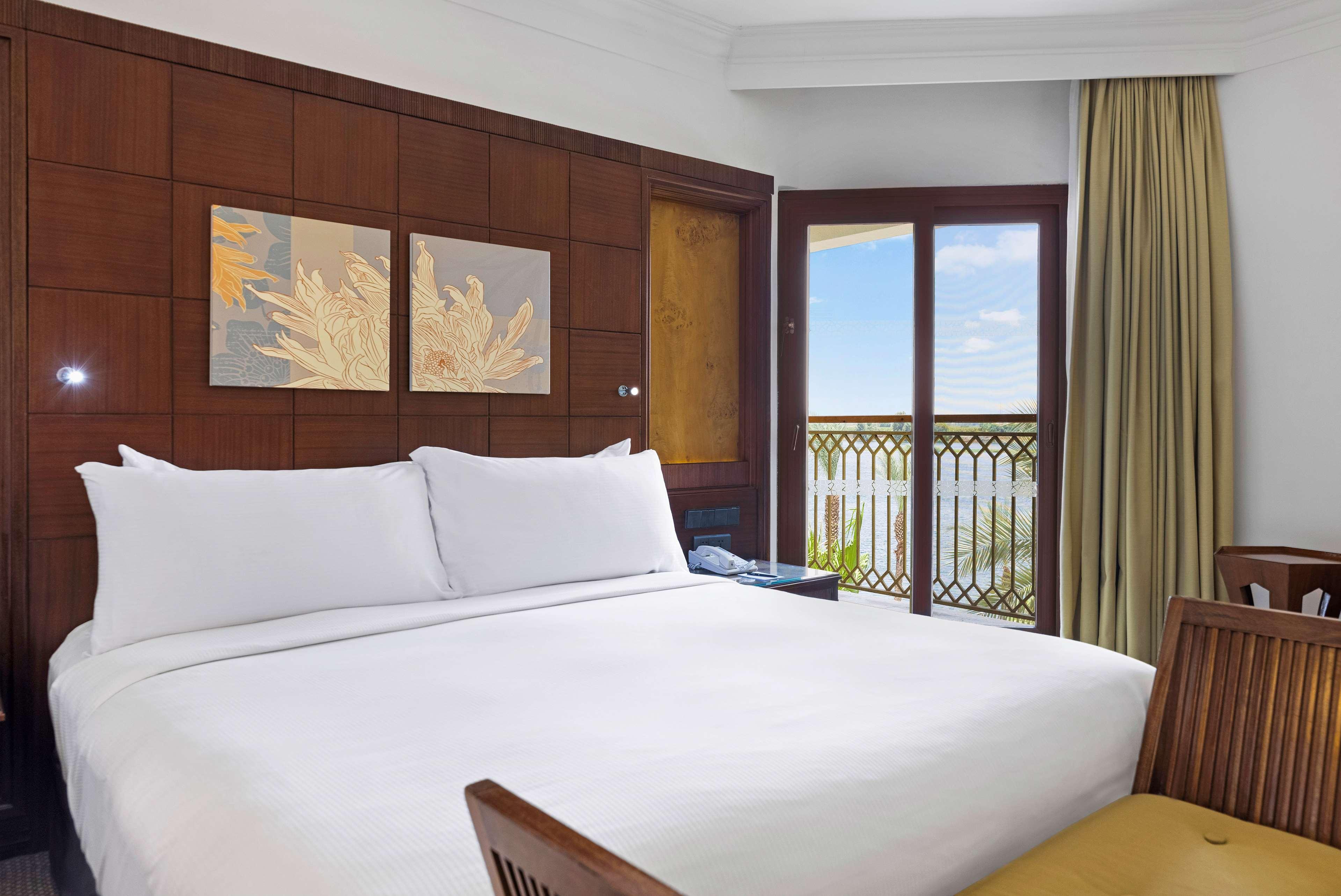 SUITE, RIVER VIEW, LIVING AREA, BALCONY