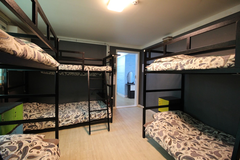 Bunk Guest House - Hostel 8/72