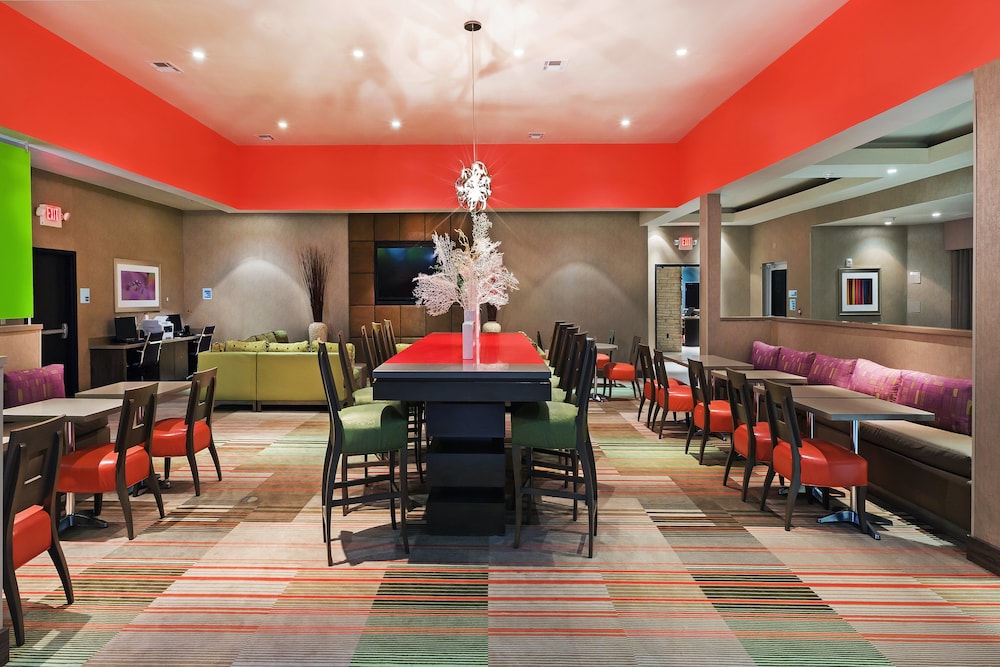Holiday Inn Express Frisco Legacy Park Area 35/52