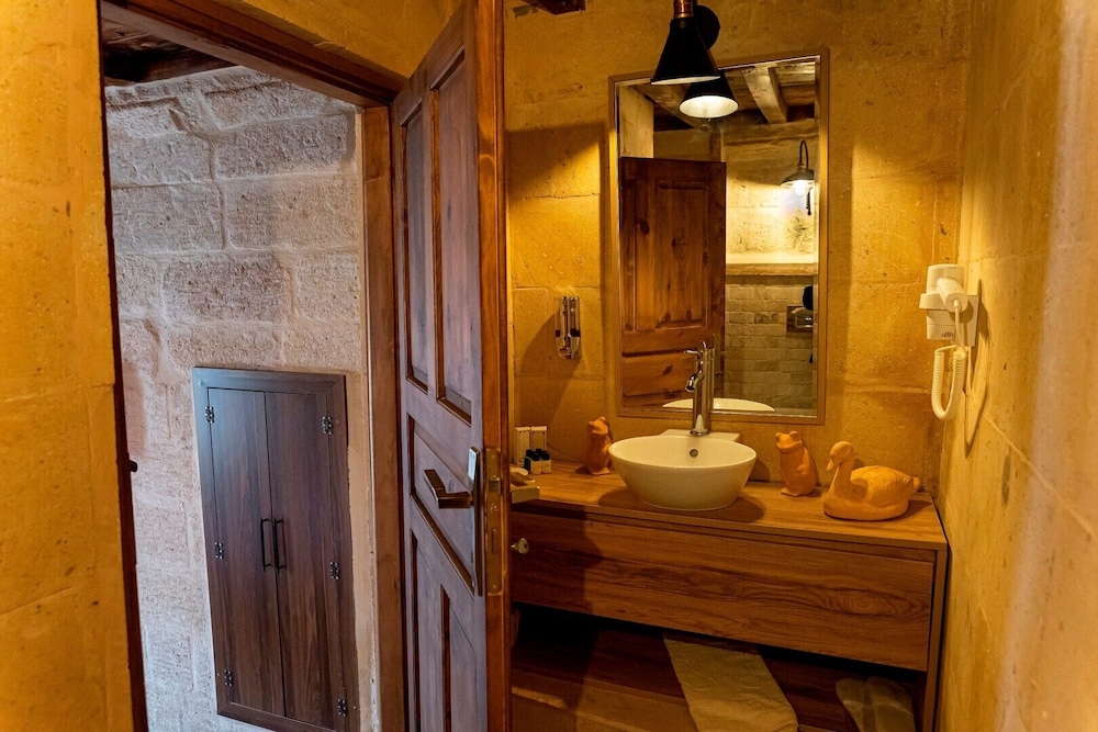 Feris Cave Hotel 49/50