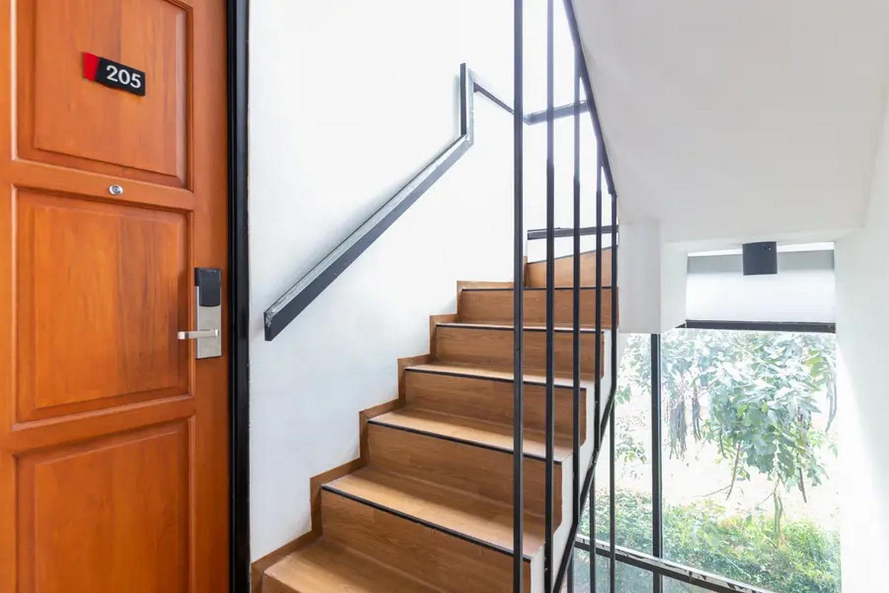 RedDoorz Plus near ICE BSD 2 28/42
