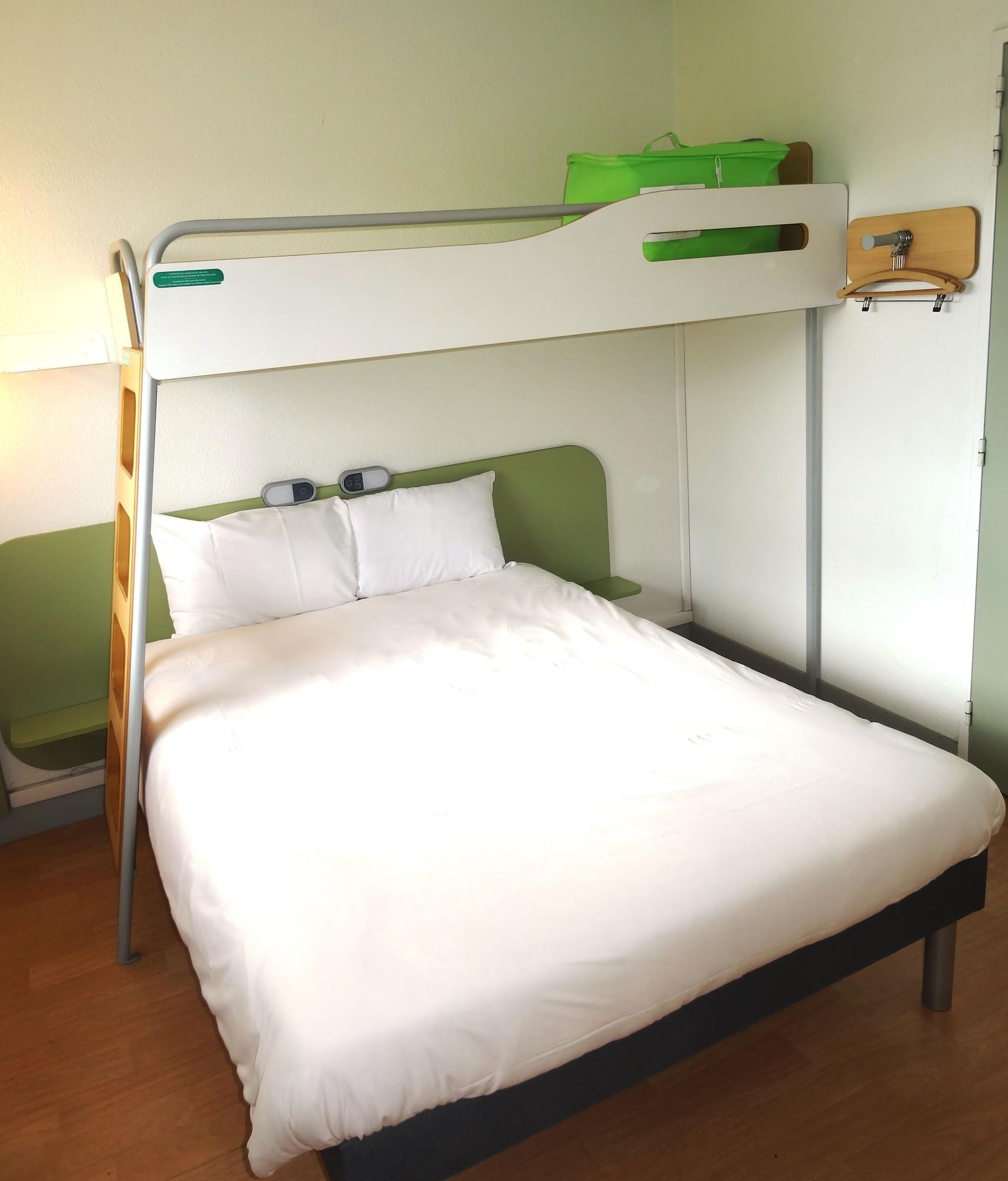 Room, Triple, Multiple Beds