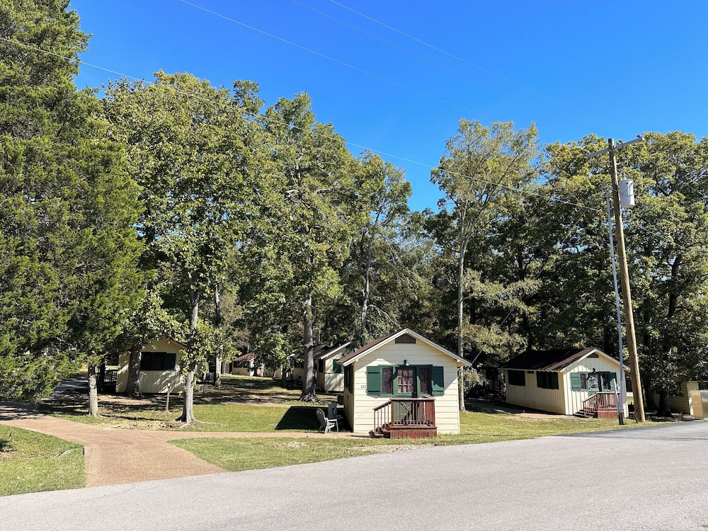 The Lodge at Mammoth Cave 24/25