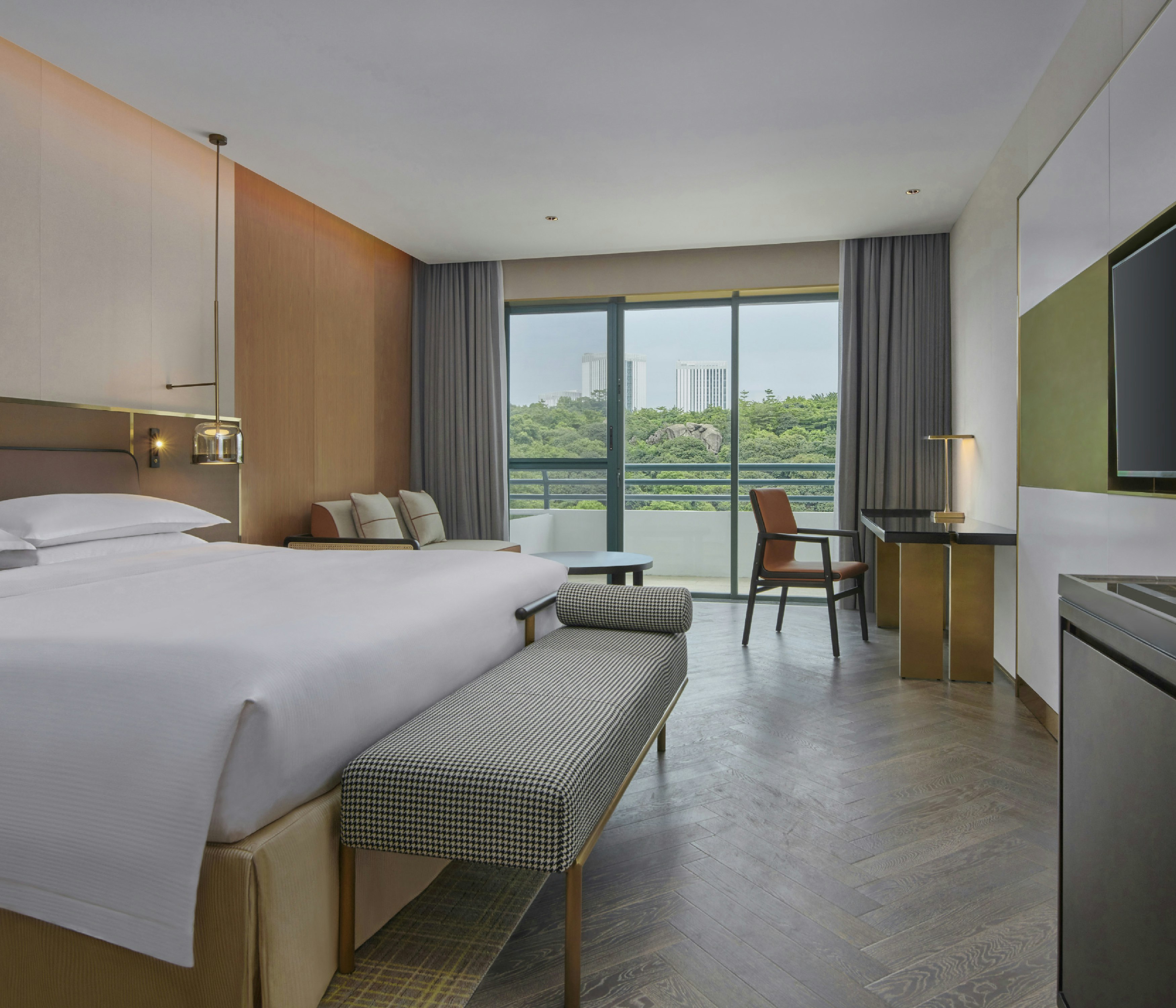 EXECUTIVE, KING BED, BALCONY
