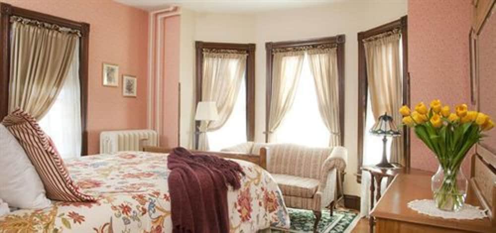 Brickhouse Inn 24/51