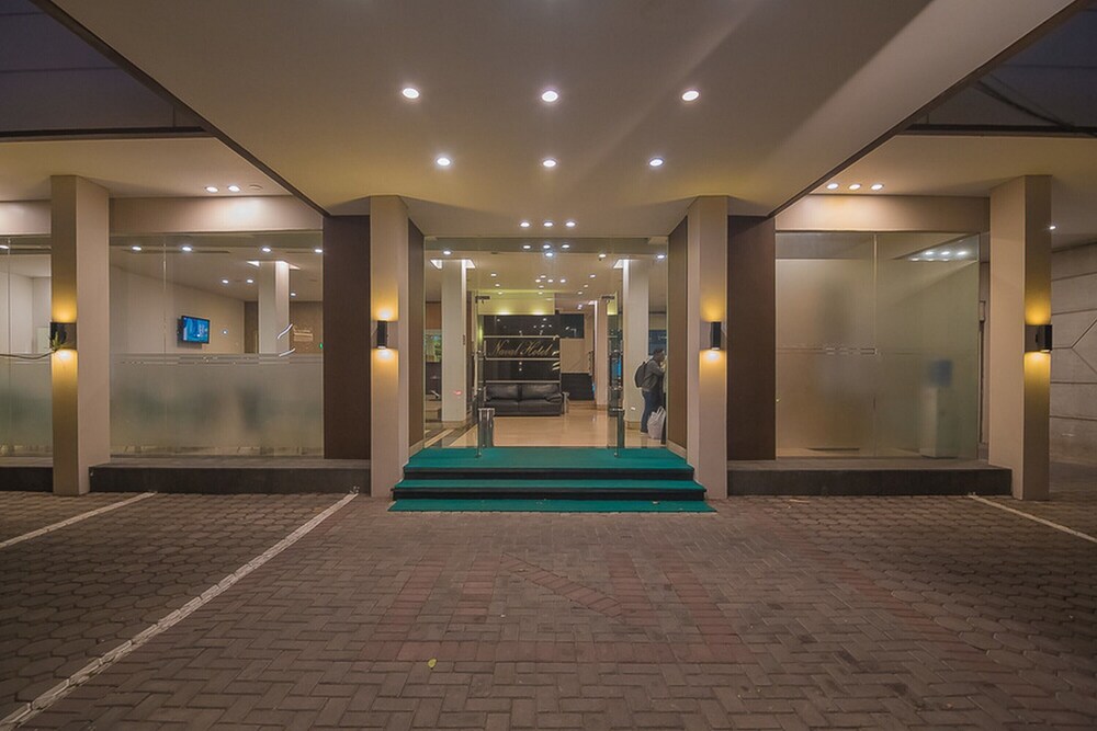 RedDoorz Premium near Paris Van Java Mall 11/26